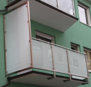 Balkon mit Milchglas 